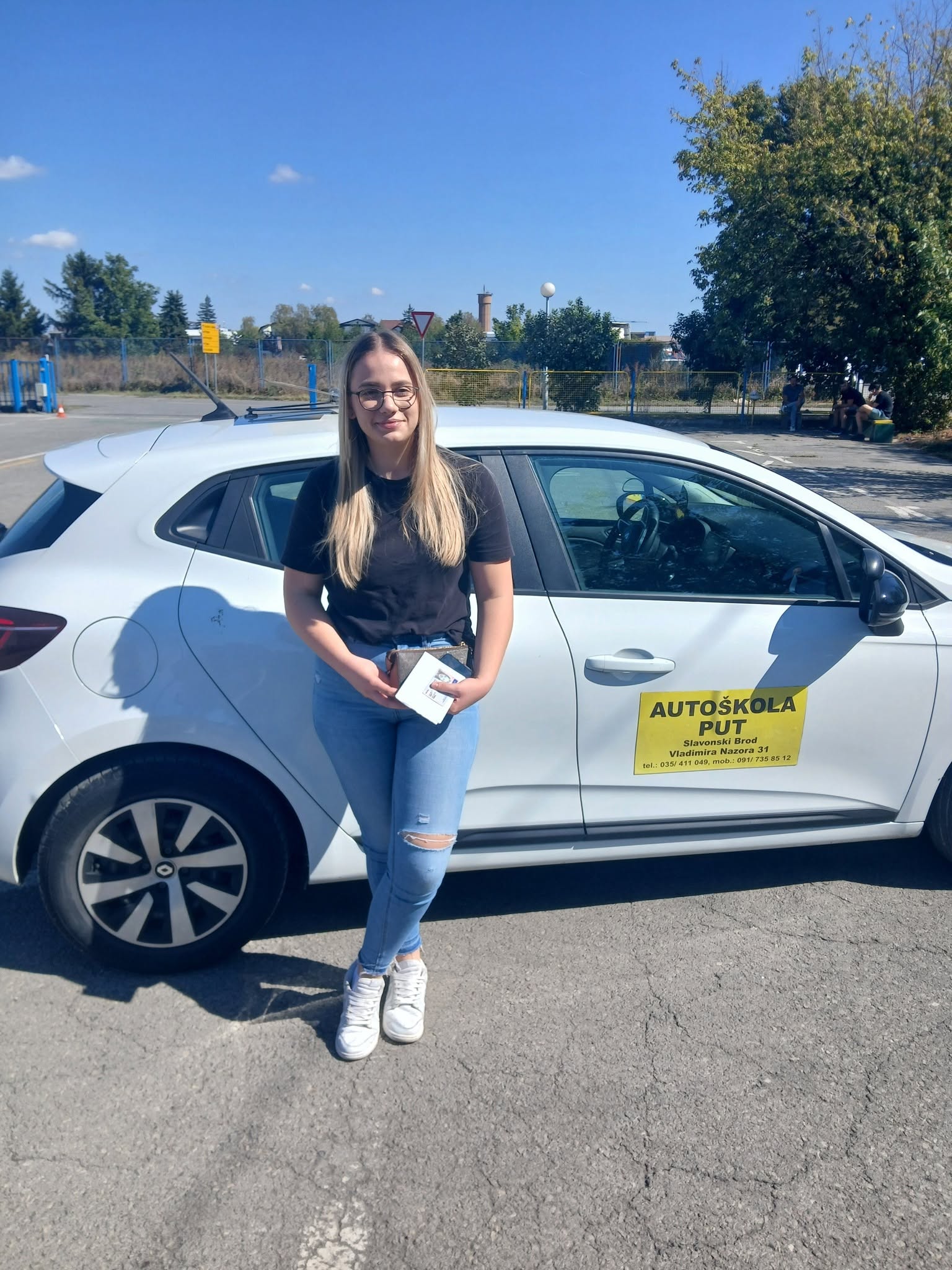 Petra Lakušić – uspješno položen vozački ispit, Autoškola PUT